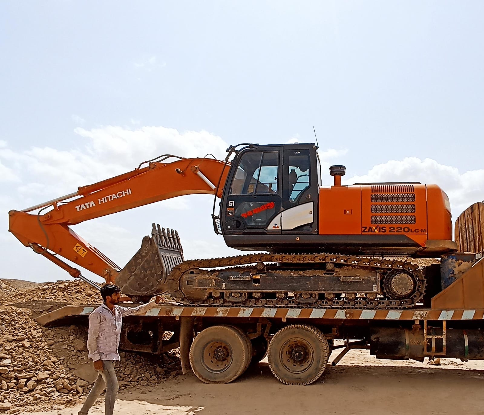 Tata hitachi 220 